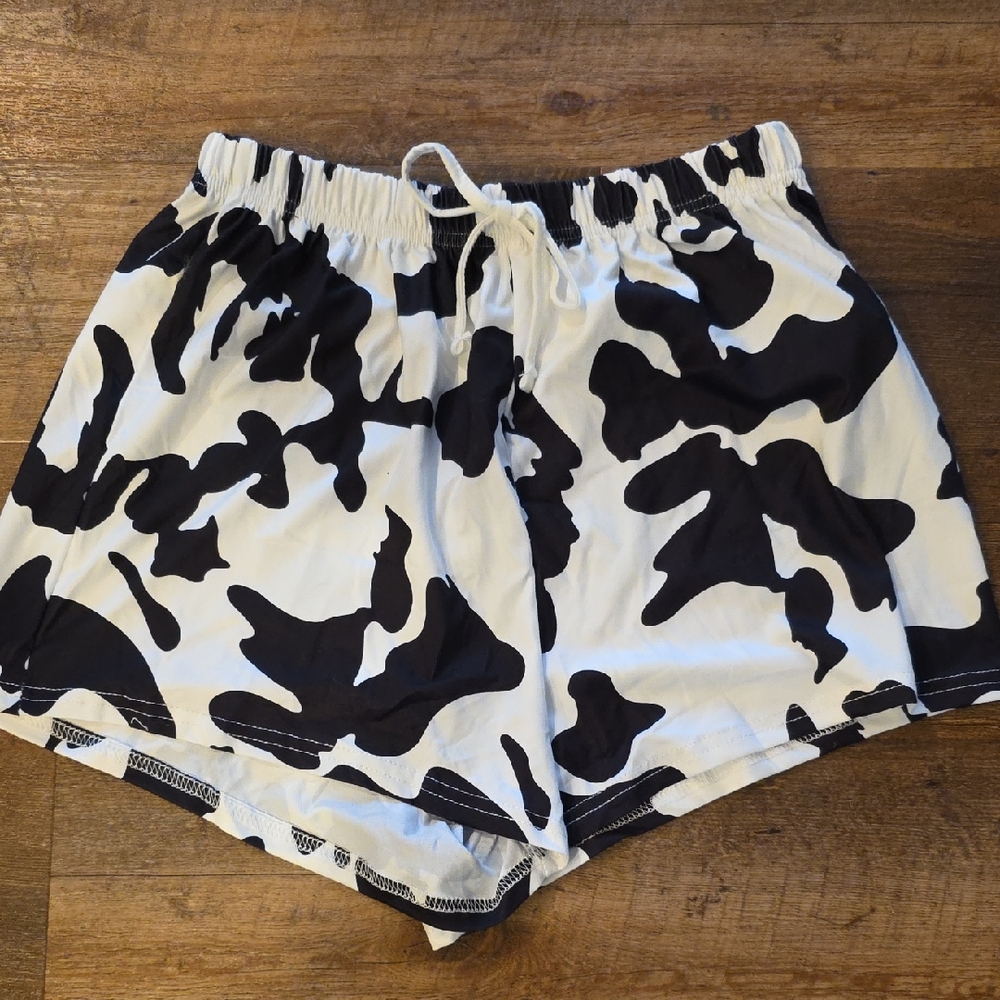Black and White Cow Print Women's Pajama Shorts Size Large